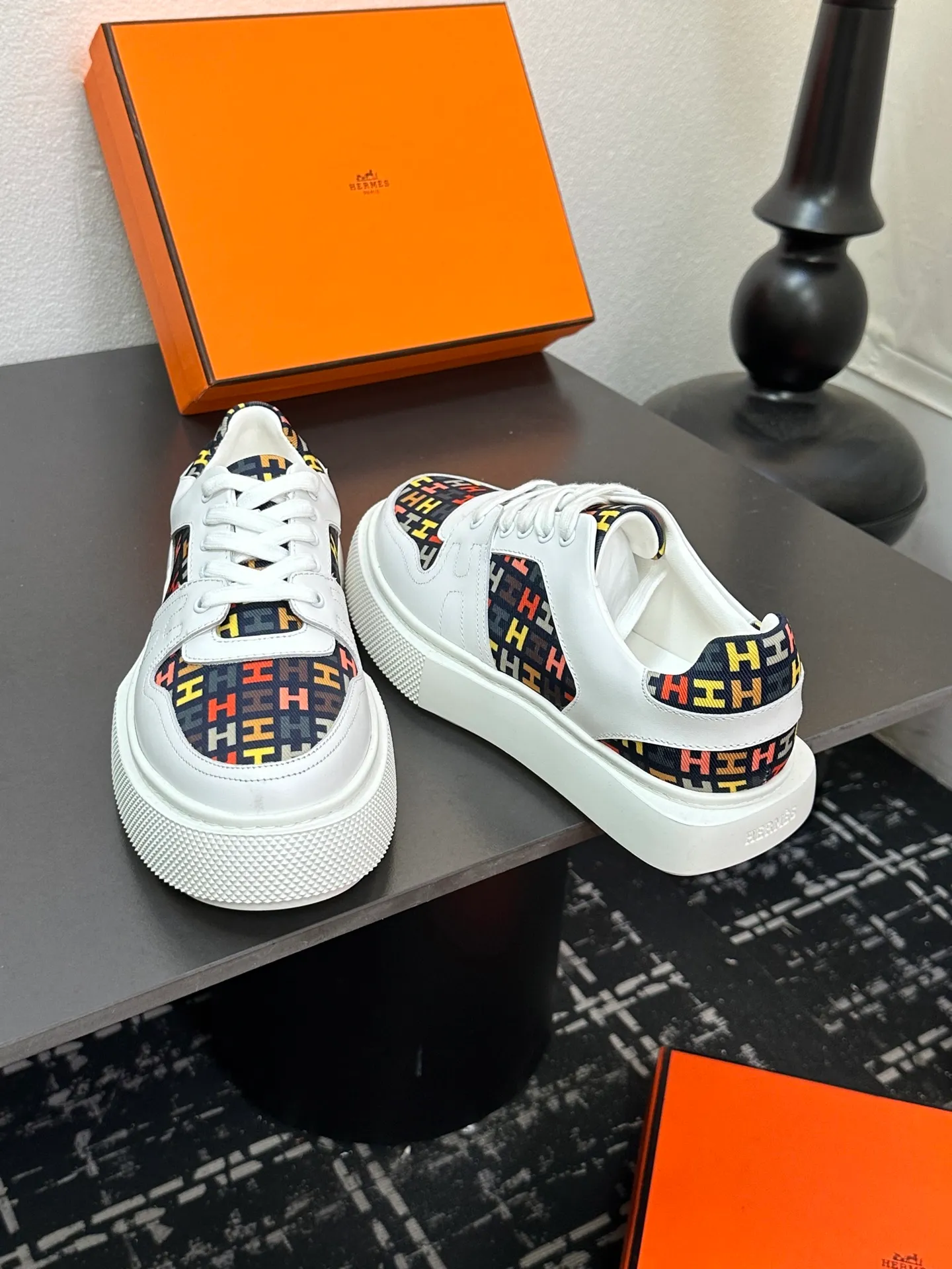 p700💰Men's shoes ❤️❤️Hermes top version# Hermès deep series couple's small white shoes casual skateboard shoes Stylish graphic design to create retro style Upper: cowhide material Lining: sheepskin lining Outsole: TPU outsole Size: 38-45